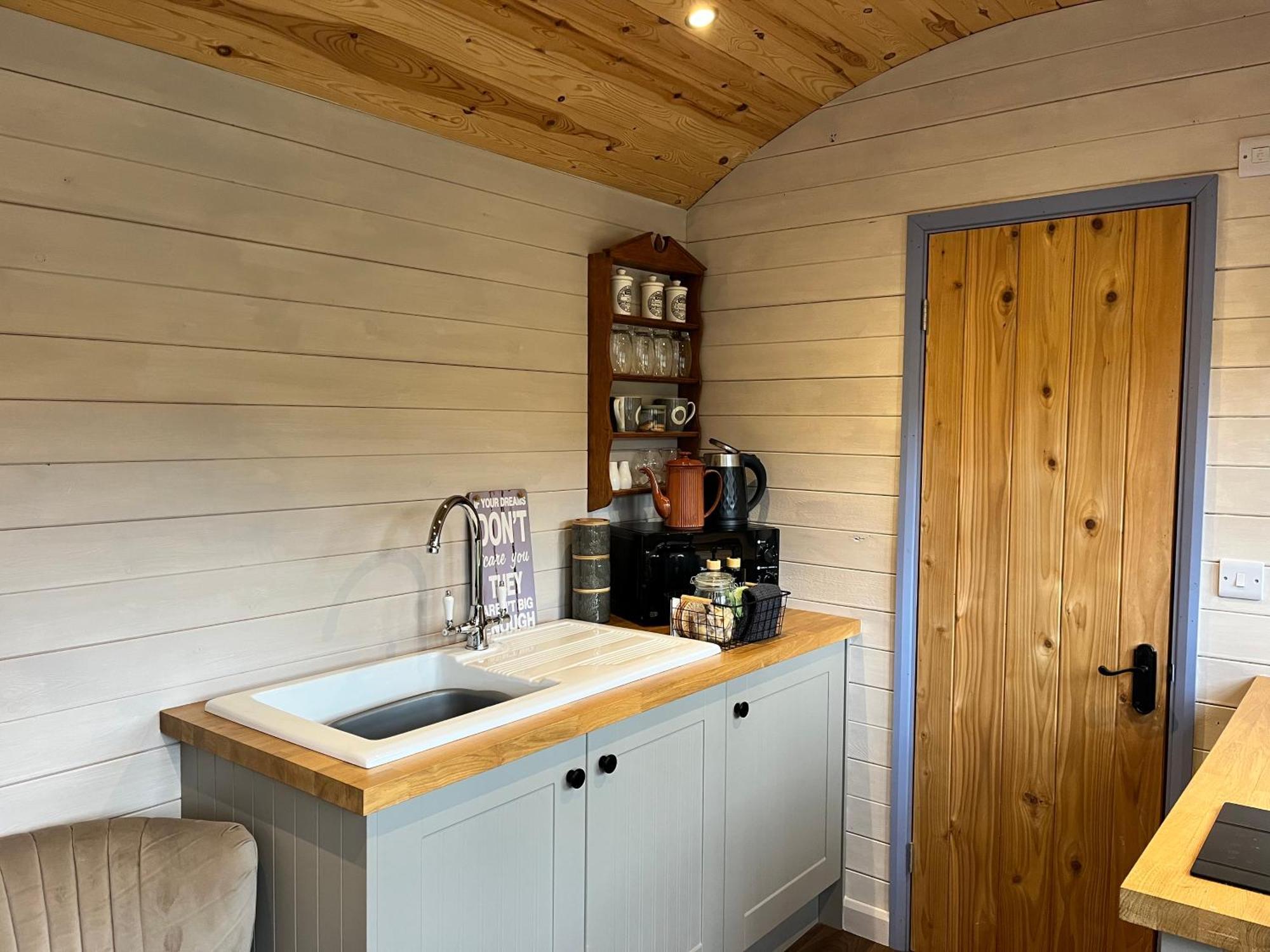 Oakies Farm Stays Лландовери Экстерьер фото